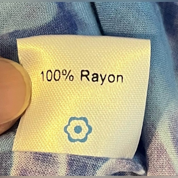 Blue Ginger Women’s Pleated Button Down, 3/4 length buttoned sleeves Size S - Picture 4 of 6